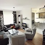 L.l Maison 2 Szkodra